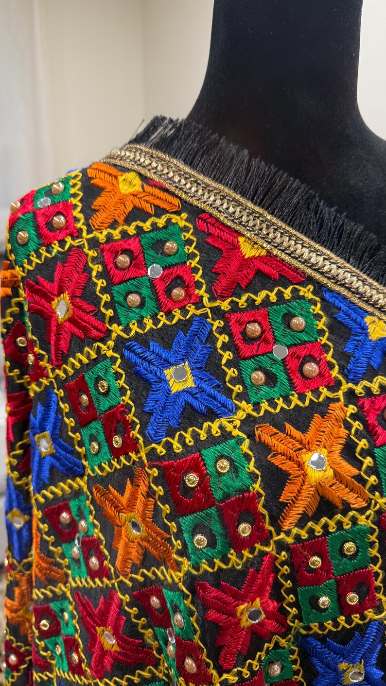 Multicolor Phoolkari Dupatta image 2