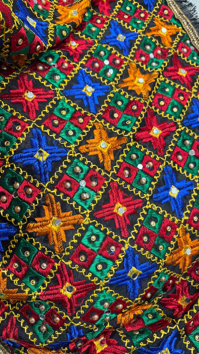 Multicolor Phoolkari Dupatta image 4