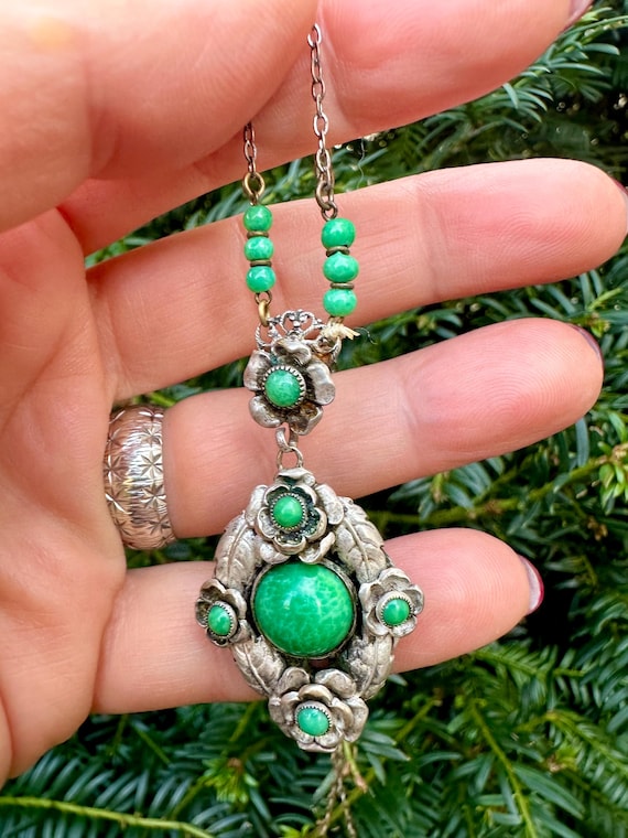 Collier De Perles En Verre De Pékin Tchèque - Vert Avec Perles Métalliques Argentées