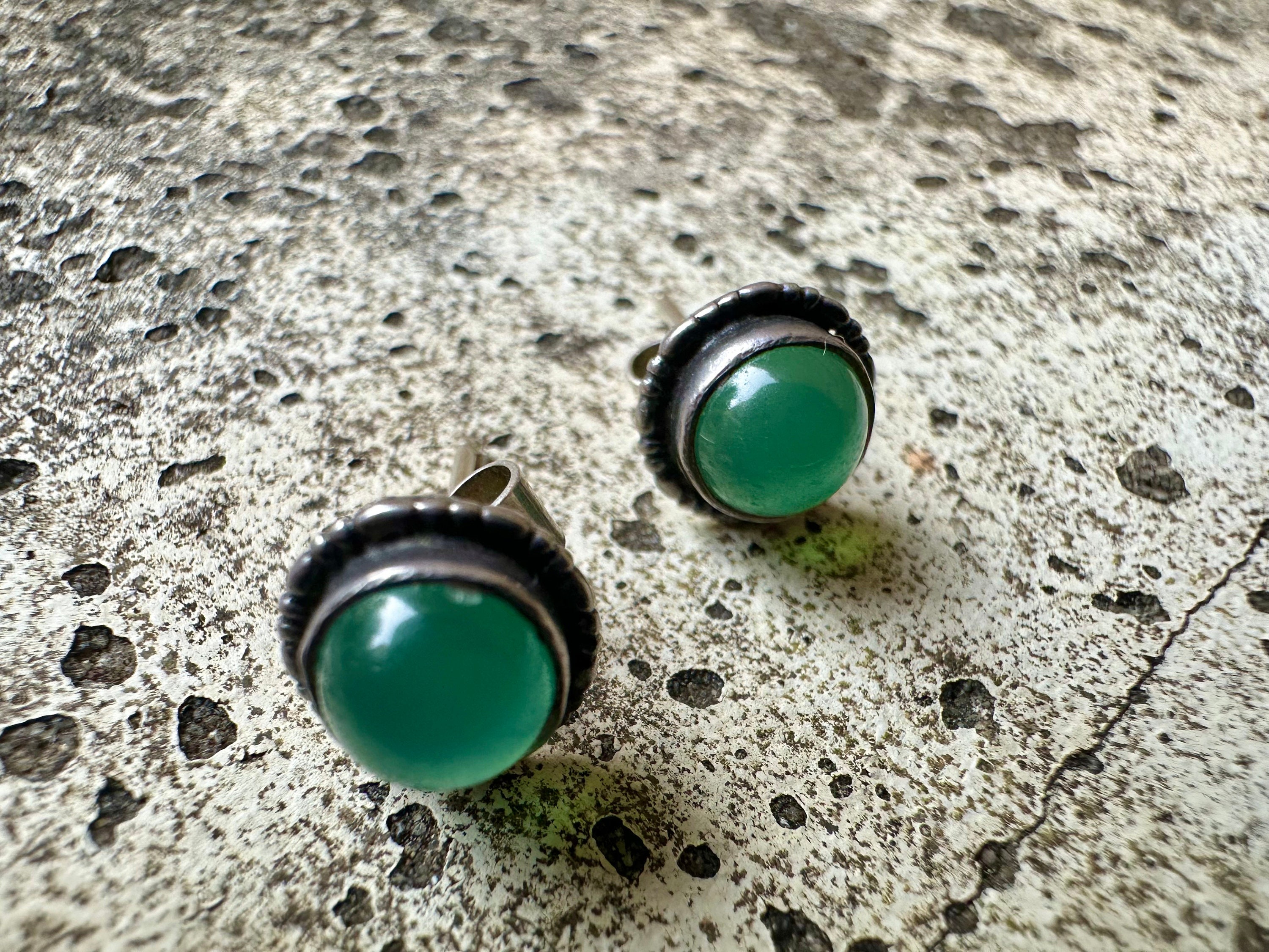 Boucles D'oreilles Percées Vintage Argent Et Cabochon Vert - Résine - Occasion