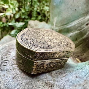 Vintage Brass Pill/Snuff Box
