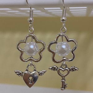 short beaded y2k metal pearl dangle earrings key and lock image 2