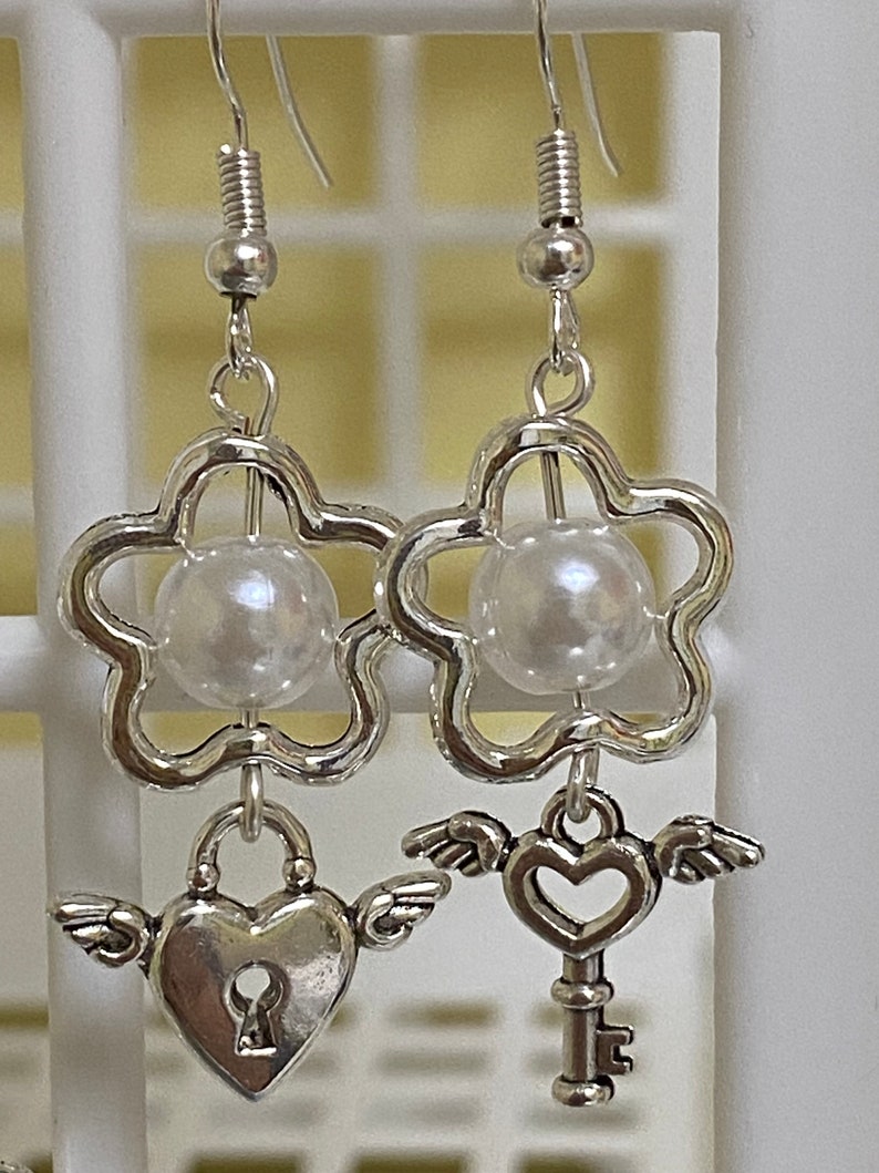 short beaded y2k metal pearl dangle earrings key and lock image 8