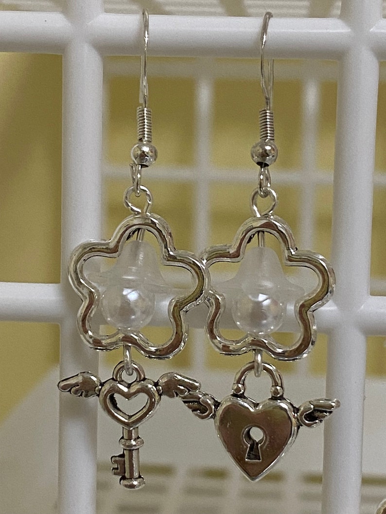 short beaded y2k metal pearl dangle earrings key and lock image 7