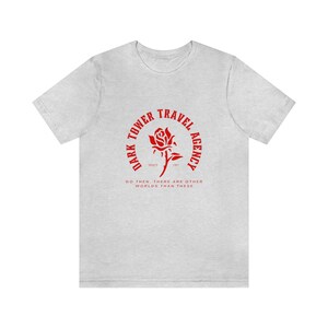 Dark Tower Travel Agency Camiseta de manga corta de jersey unisex Fans de Stephen King, amantes de los libros, lectura, regalos para lectores, serie Dark Tower Ash