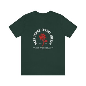 Dark Tower Travel Agency Camiseta de manga corta de jersey unisex Fans de Stephen King, amantes de los libros, lectura, regalos para lectores, serie Dark Tower Forest