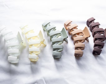 Matte Claw Clip, Claw Clip for Thick Hair, Jumbo Hair Clip, Minimalist Wave Claw Clip, Nonslip Strong Hold Hair Clip, Wave Claw Clip