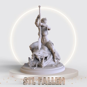 Puede incluir: Una figura blanca impresa en 3D de una mujer sosteniendo un arco y una flecha, de pie sobre una criatura derrotada. La base de la figura es una plataforma circular con el texto "STL FALLEN" impreso en ella.
