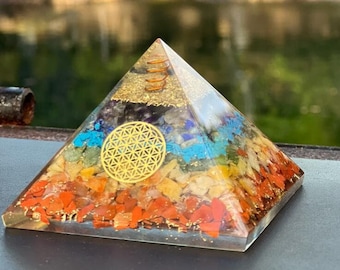 7 Chakras Pyramid | Gemstone Orgonite Pyramid for Chakra Balancing | Rainbow Chakra Pyramid Energy Generator and Spiritual Growth
