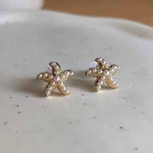 18k Gold Plated Pearl Starfish Earring, Tiny Pearl Starfish Earrings, Dainty Starfish Earrings, Beach Style Earrings