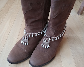 Pearl & Silvertone Boot Chains