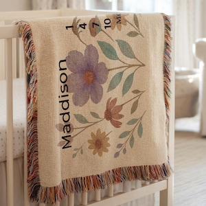 Gepersonaliseerde mijlpaaldeken babymeisje bloemen babynaamdeken Aangepaste mijlpaaldeken babymeisje maanden deken Wildflower kinderkamerdecoratie