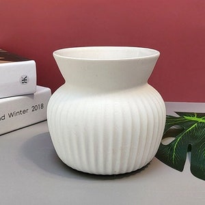 White Small Ribbed Terracotta Ceramic Vase 700ml, Retro Rustic Flower Vase, Aesthetic  Handmade Pottery Vase For Table Living Room