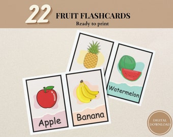 Puede incluir: Un conjunto de 22 tarjetas didácticas de frutas, listas para imprimir. Cada tarjeta presenta una colorida ilustración de una fruta, incluyendo una manzana, un plátano, una piña y una sandía. Las tarjetas tienen un borde blanco y están etiquetadas con el nombre de la fruta.