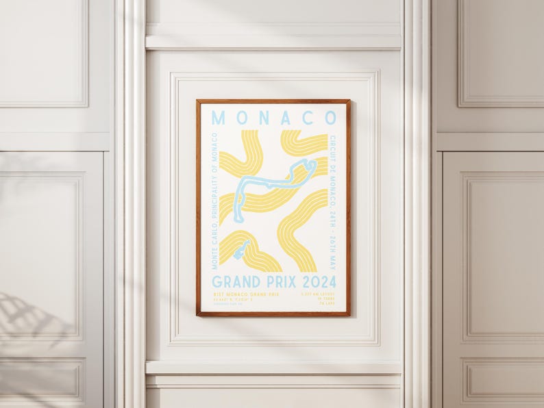 Może przedstawiać: Plakat z ż&oacute;łto-niebieską ilustracją toru wyścigowego Grand Prix Monako. Na plakacie widnieje napis "MONACO" u g&oacute;ry i "GRAND PRIX 2024" na dole.