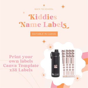 Puede incluir: Una plantilla de Canva imprimible para 38 etiquetas de nombre personalizadas con un diseño de estampado de leopardo rosa y marrón. La plantilla es editable en Canva e incluye una botella de agua con una etiqueta.