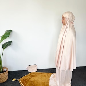 Frau Gebetskleidung mit Rock - Satin Silky - Hijab online czyab shop brisbane