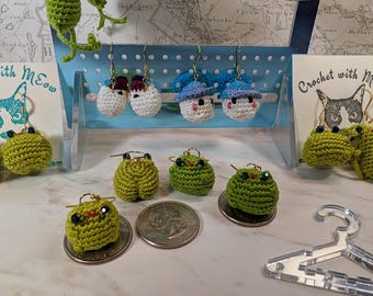 Micro booty frog crochet earrings