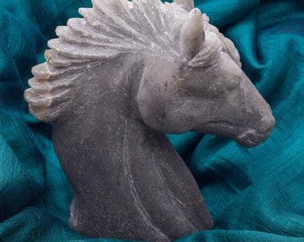 馬の石彫刻 緑色 馬の石彫刻 緑色