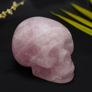 Schädel-Rosenquarz-Schädel-Stein, der Kristallschädel schnitzt Für Geschenke Kristallheilungsgeschenk Edelsteinschädel Rosenquarz-Muttertagsgeschenke
