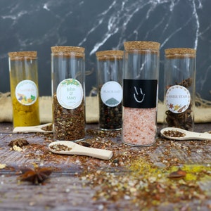 Individuelle Hochzeits-Gewürzgeschenke mit personalisierten Etiketten – einzigartige Geschenke für Gäste – Tube À Essai – rustikale und personalisierte Note – Salz, Gewürz
