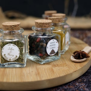 Barattolo di Spezie Etichettato + Scatola + Cucchiaio | Etichette Personalizzabili | Bomboniere di Nozze | Etichette per la Dispensa