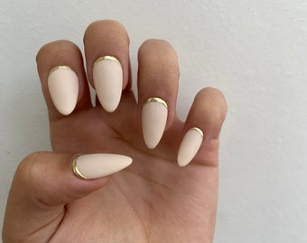 Vanilla Gold Minimalist / Vanilla girl collection - 10 ongles à presser (faux ongles) avec kit de pose