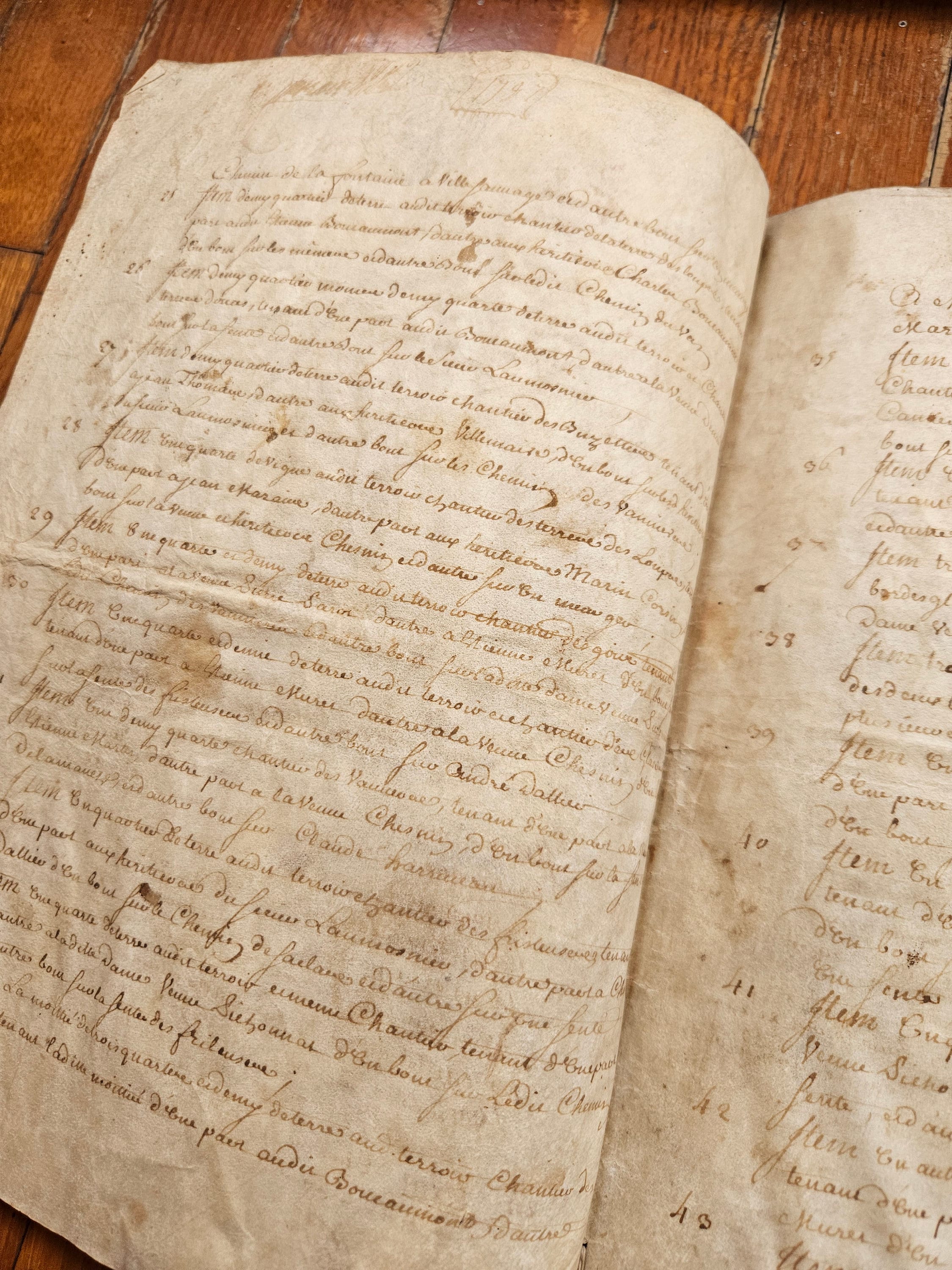 羊皮紙に手書きされたビンテージのフランス語文書。1762 年からの 4