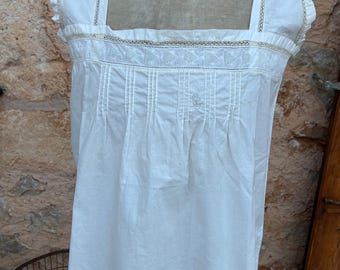 Camisón antiguo francés de algodón – Vestido lencero eduardiano con monograma, principios del siglo XX.