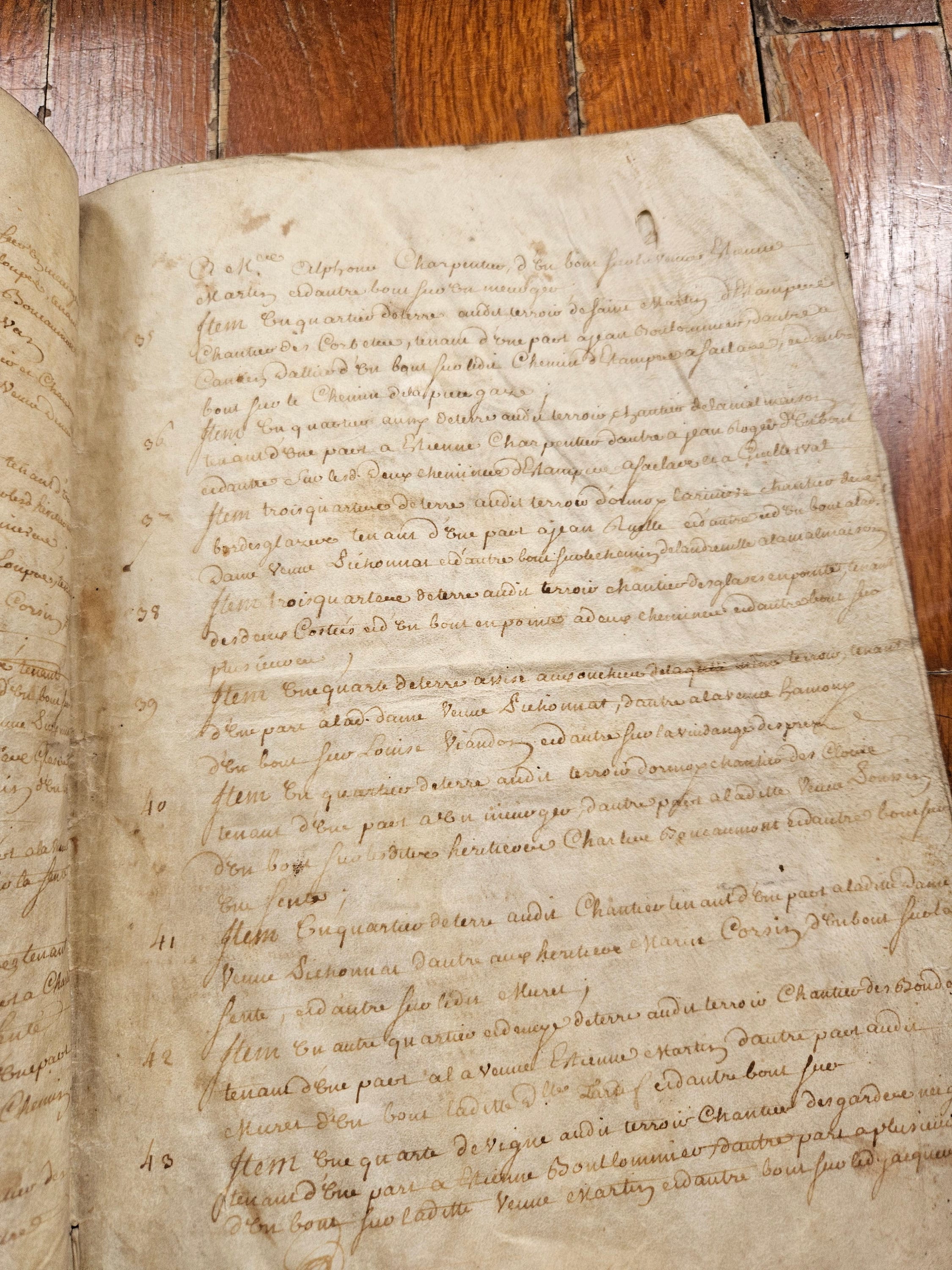 羊皮紙に手書きされたビンテージのフランス語文書。1762 年からの 4