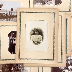 Daguerrotipos antiguos: cautivadoras fotografías de viajes y celebraciones familiares francesas de los siglos XIX y principios del XX, con marcos de cartón antiguos.