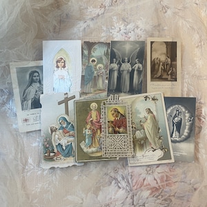 10 anciens souvenirs éphémères en papier de communion. milieu du 20e siècle. images pieuses.imagerie religieuse. gaufrage, dentelle de papier. journal indésirable.