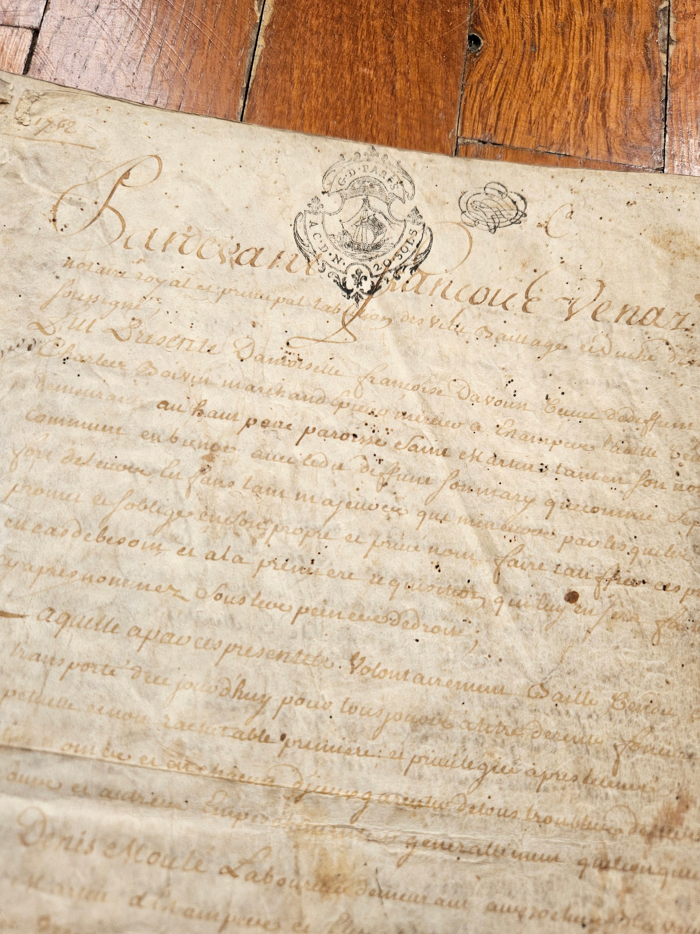 羊皮紙に手書きされたビンテージのフランス語文書。1762 年からの 4