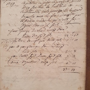 Alte handgeschriebene französische Schrift über Steuereinzug in der Parish von Yssard datiert 1749 auf handgeschöpftem Baumwollpapier. Antike Kalligraphie. Ephemera