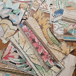 Cenefa decorativa antigua. Principios del siglo XX, década de 1930. Piezas en relieve, algunas con papel de aluminio. 12 piezas en cada paquete. 3 juegos diferentes.
