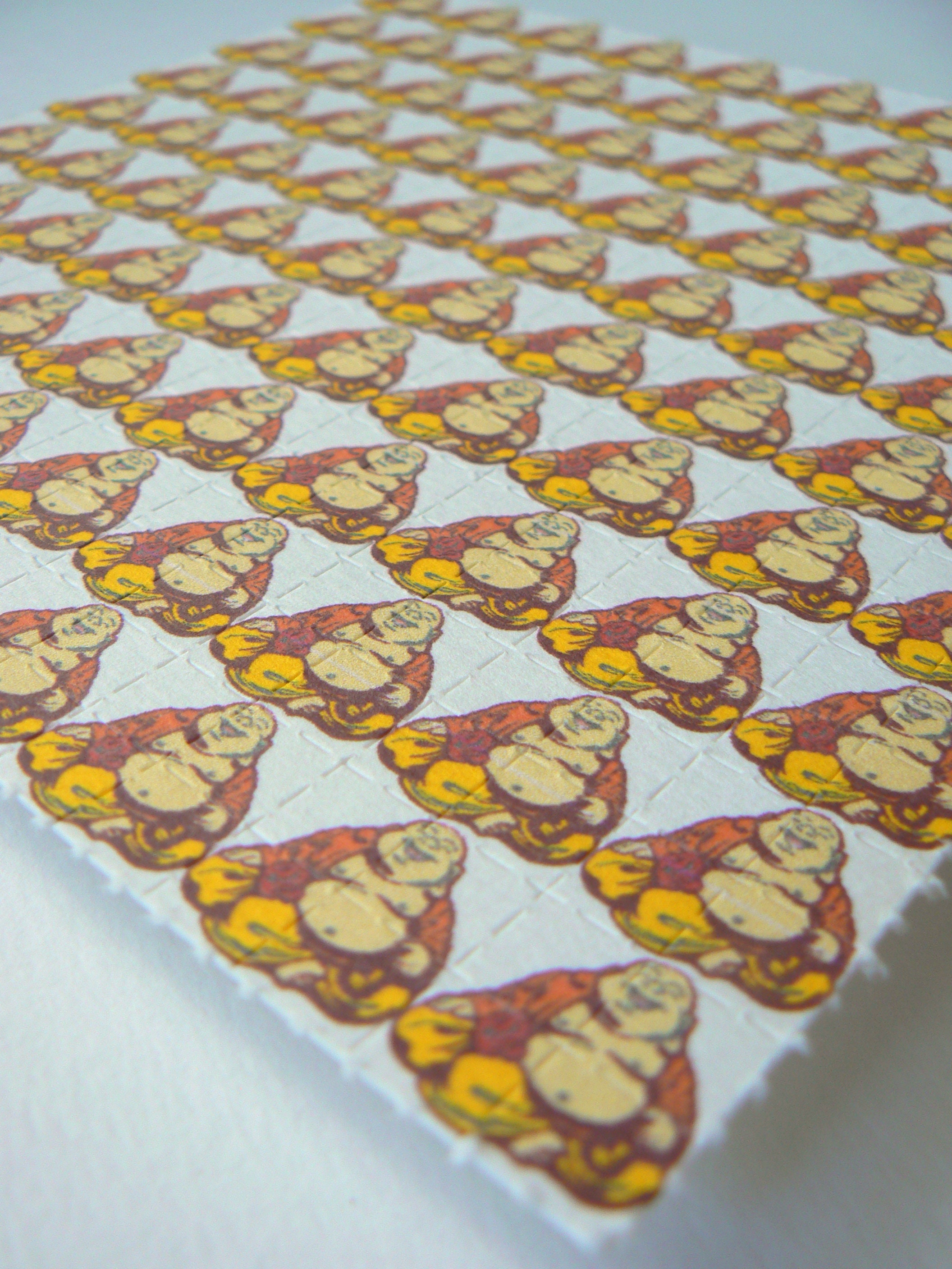 笑う仏陀のブロッターアート / 400ヒット / 18 cm x 18 cm / 各9 mm