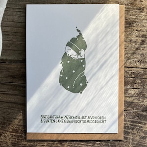 Kunstkarte Grußkarte original Linoldruck „Baby“ handgefertigte Klappkarte mit Umschlag, salbeigrün, einzigartiges Geschenk zur Geburt