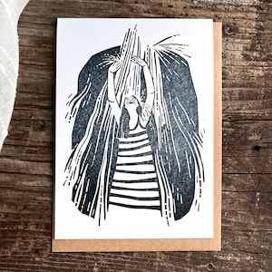 Kunstkarte Grußkarten original Linoldruck "Frau unter dem Wasserfall“, blauschwarz, Klappkarte mit Umschlag blessed, Geschenk für Freundin