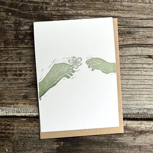 Biglietto d'auguri artistico, stampa originale in linoleografia "Piccolo gesto", fatto a mano, verde salvia, regalo unico per un amico