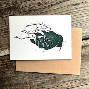 Tarjeta de felicitación original con arte linograbado "Estoy contigo" verde-negro, tarjeta plegable hecha a mano con sobre, regalo para novia.