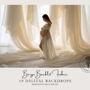 Pode incluir: Uma mulher em um vestido de maternidade branco e esvoaçante está em frente a fundos de tecido bege. A imagem é suavemente iluminada, com o texto "Beige Backlit Fabric" e "19 DIGITAL BACKDROPS" na parte inferior.