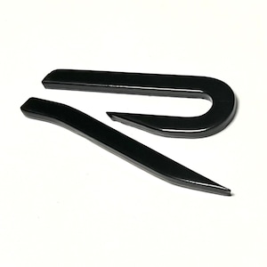 VW Golf 8 R emblem, logo in piano black image 1