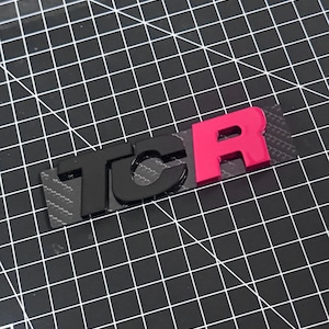 Emblema VW Golf GTI TCR, logotipo para a grade do radiador. Tricolor.