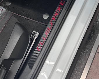 Protectores de umbral de puerta Golf 8 GTI Clubsport con aspecto de carbono, adaptados para huecos de plástico con la inscripción Clubsport.