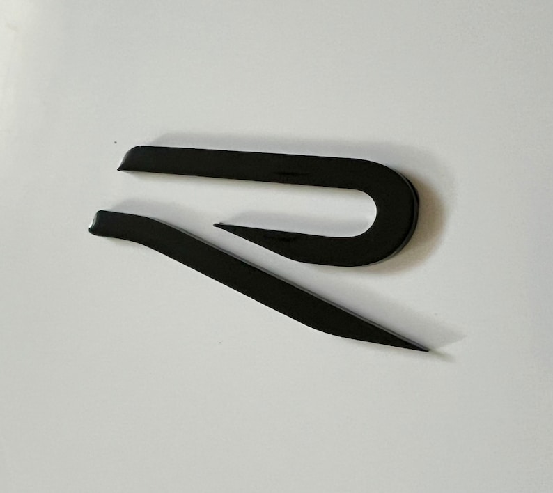 VW Golf 8 R emblem, logo in piano black image 3