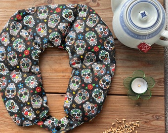 Almohadas de fibra de grano para cuello y hombros, cosidas a mano con espelta orgánica regional, en una amplia variedad de colores y diseños.