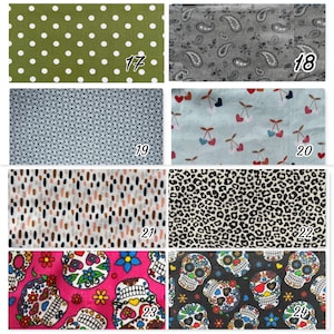 Puede incluir: Una colecci&oacute;n de muestras de tela con varios patrones. Los dise&ntilde;os incluyen lunares blancos sobre verde, paisley, geom&eacute;tricos, cerezas, puntos abstractos, estampado de leopardo y calaveras de az&uacute;car. Los n&uacute;meros 17-24 son visibles en las muestras.