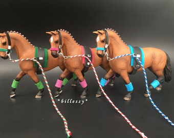 Billessy / ENSEMBLE DE LONGUE / MODÈLE DE BASE / Cheval / Cheval miniature / Accessoires / Longe / Bride / Bandages / Schleich / 13817 / Sellerie pour cheval miniature
