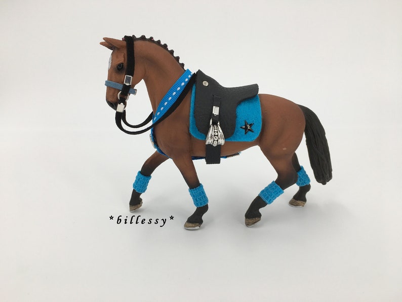billessy / ZADELSET / MODEL NOBELL / paard / model paard / accessoires / zadel / leren zadel / bandages / Schleich / 13817 / Model Horse Tack afbeelding 4