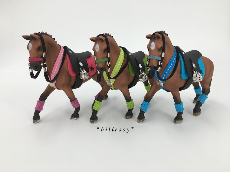 billessy / ZADELSET / MODEL NOBELL / paard / model paard / accessoires / zadel / leren zadel / bandages / Schleich / 13817 / Model Horse Tack afbeelding 1